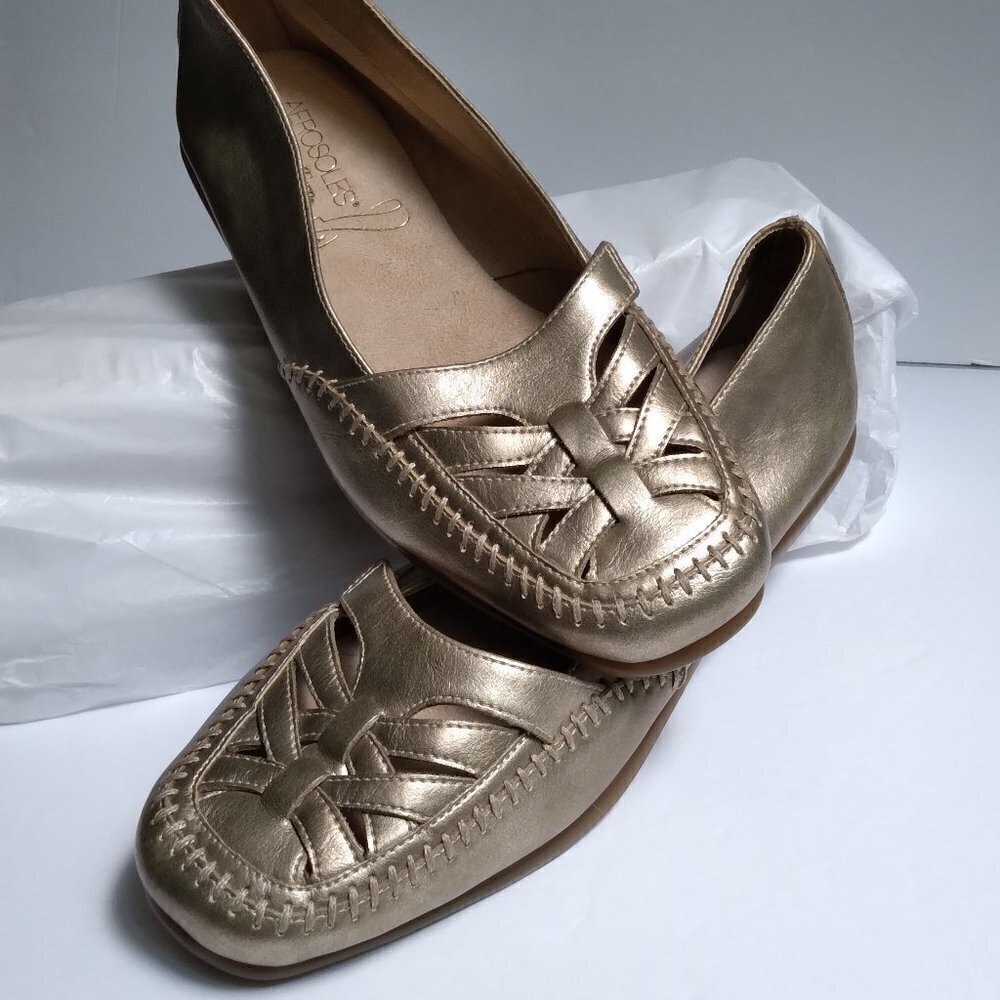 New Without Box Aerosoles Stitch N' Turn Woven Loafers Laboratory Gold Size 8M